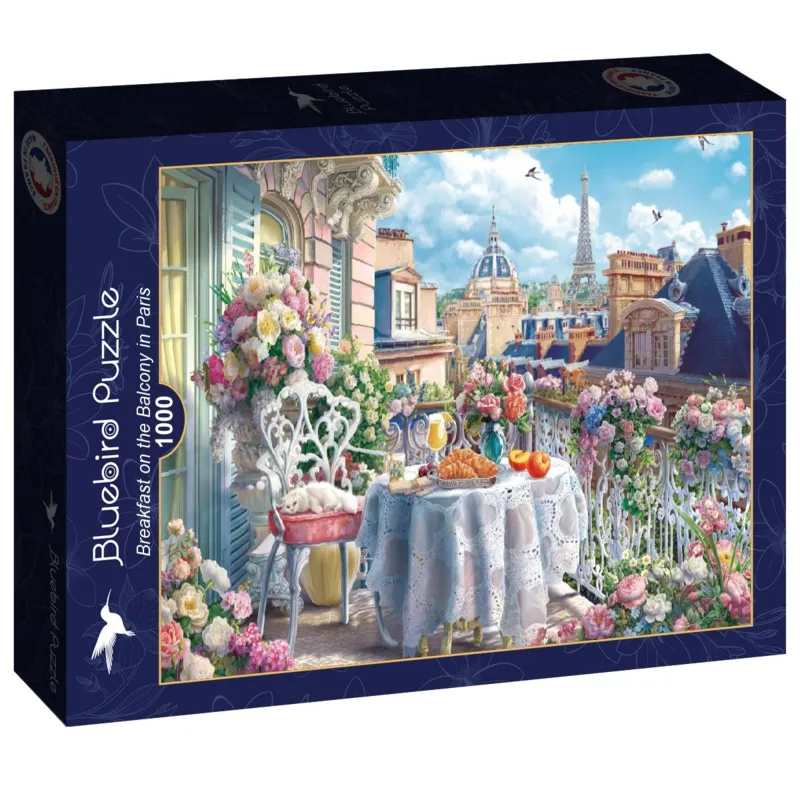 Frühstück auf dem Balkon in Paris